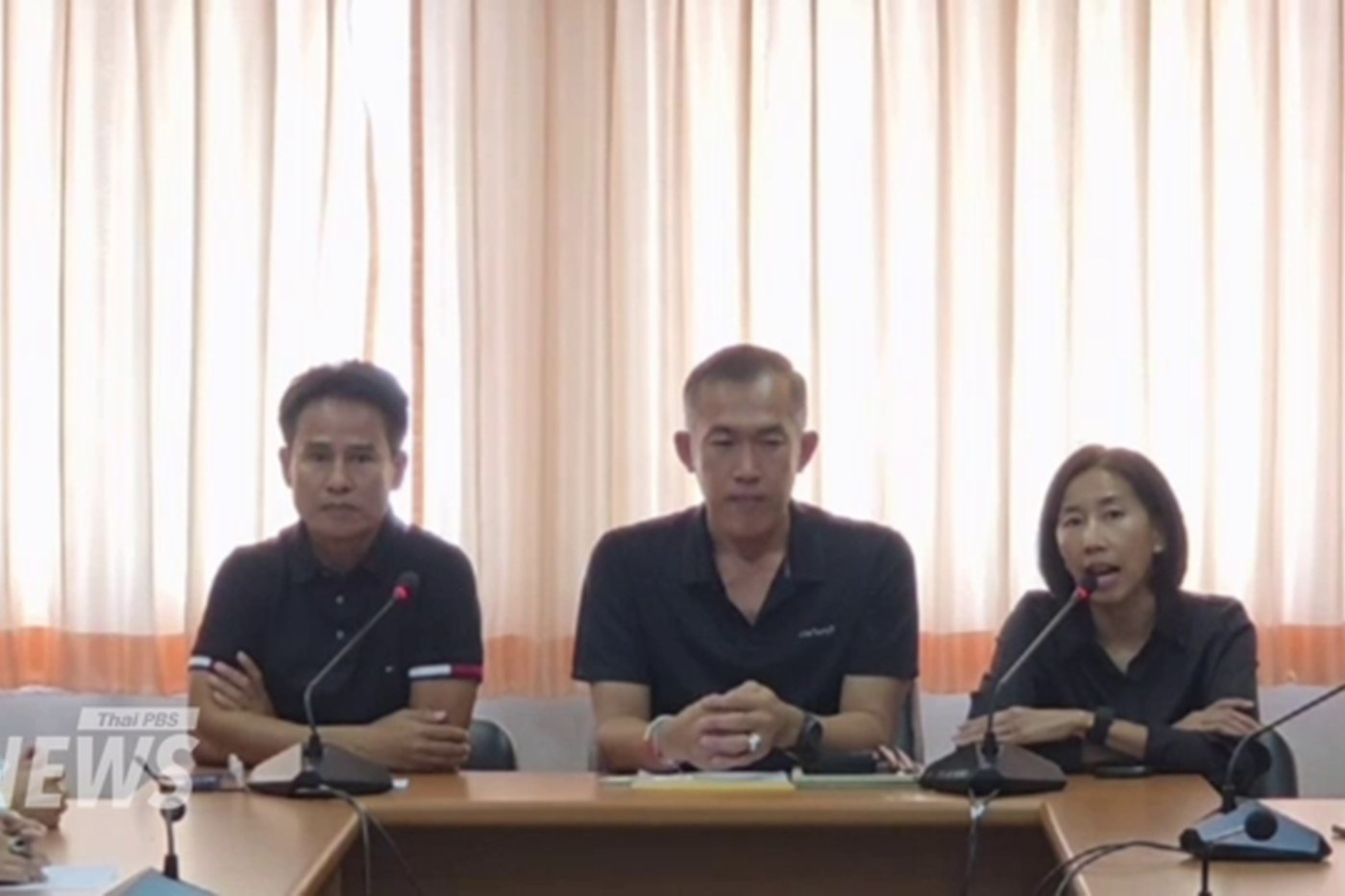 ภาพการแถลงของทีมงานฝ่ายธงชัย