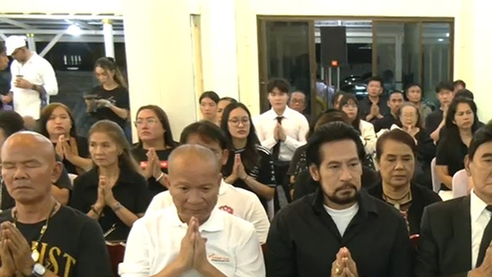 บรรยากาศพิธีศพโอเลี้ยง เชิญยิ้มที่วัดประชารังสรรค์