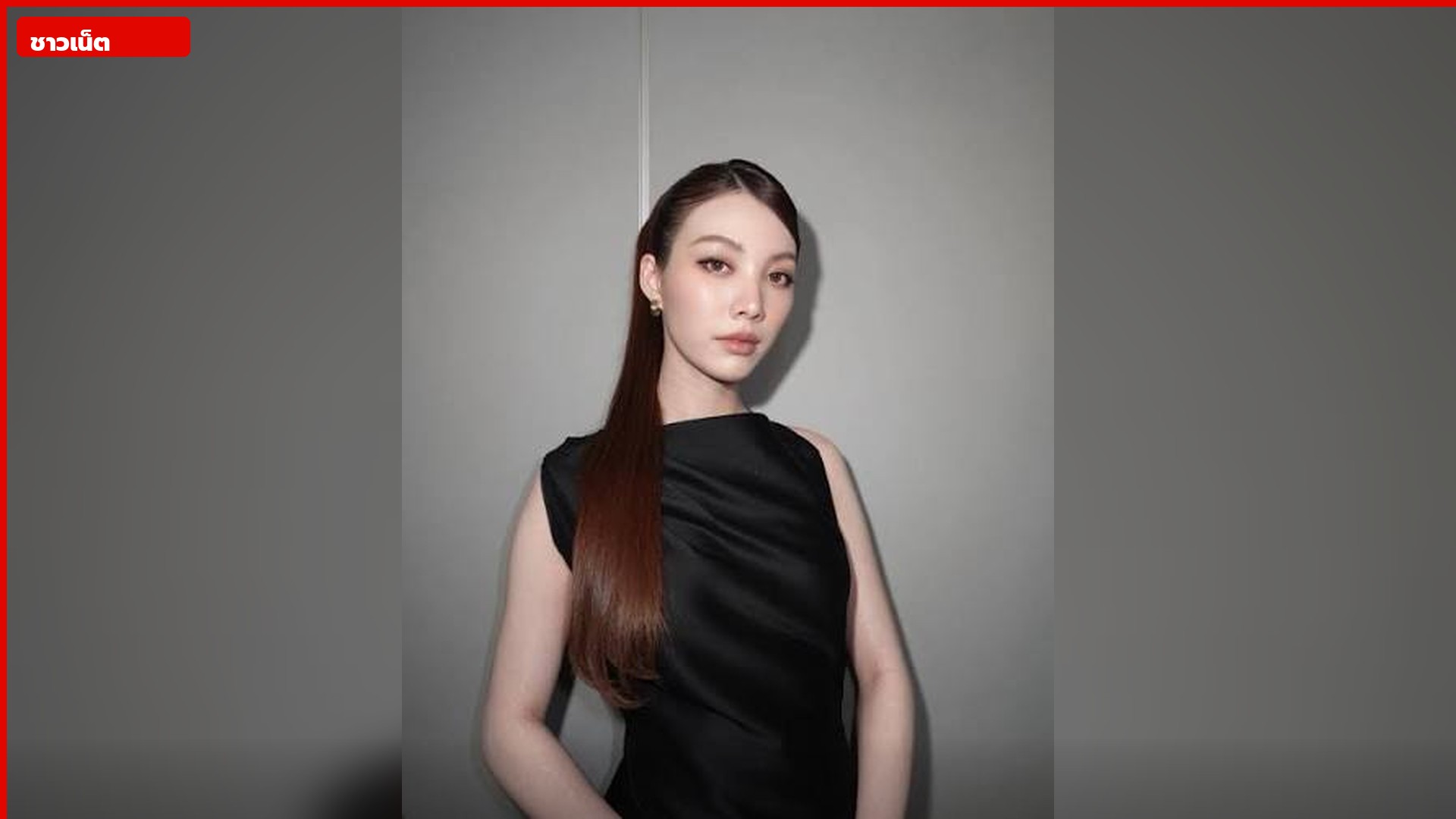ออม กรณ์นภัสเดรสดำหางม้าเรียบ