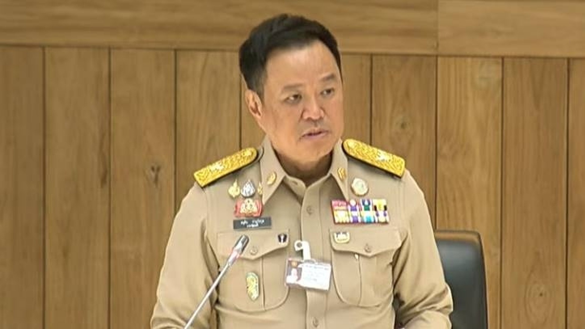 นายอนุทิน ชาญวีรกูล นายกรัฐมนตรีชี้แจงต่อที่ประชุมวุฒิสภา