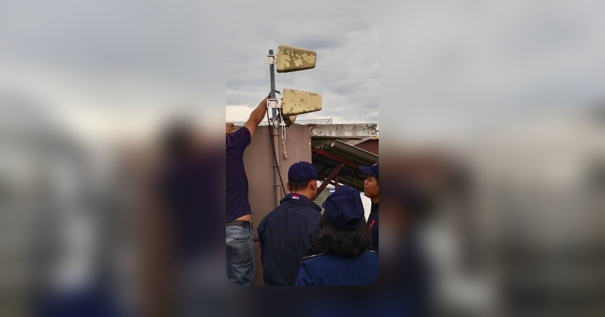 บุกค้นดาดฟ้าตึกแนวชายแดนไทย-มาเลเซีย พบสายอากาศเถื่อนอื้อ ลอบส่งสัญญาณข้ามแดน