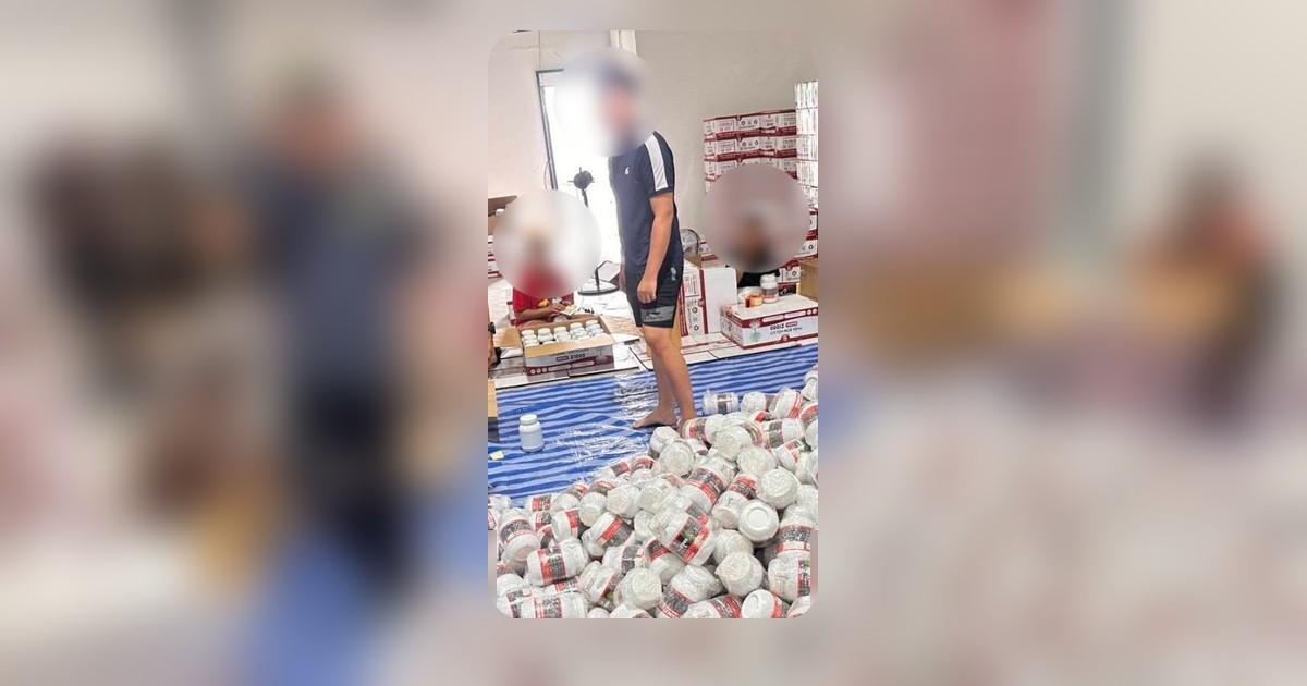 บุกทลายโกดังปุ๋ยทุเรียนเถื่อนสมุทรปราการ ยึดของกลางมูลค่า 10 ล้าน